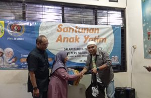 Komitmen Besar PWI Jember Bagikan Bansos Bagi Masyarakat yang Membutuhkan PWI Jember