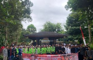 Kejutan Dari Jawa Tengah! Ratusan Mahasiswa Jawa Tengah Tiba-tiba Ziarahi Makam Soeharto, Sampaikan Terima Kasih Mendalam pada Pemerintah.